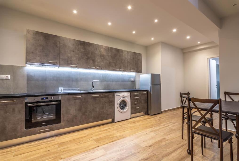 Pollys Place Apartment Athena Bagian luar foto