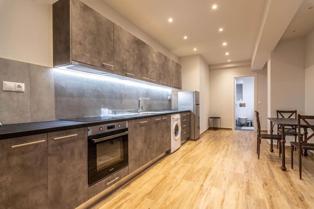 Pollys Place Apartment Athena Bagian luar foto