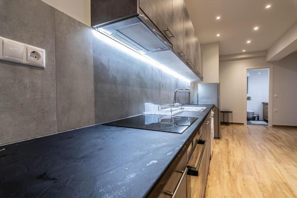 Pollys Place Apartment Athena Bagian luar foto